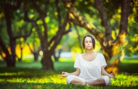 多米体育网站-詹姆斯赛点兑现，广东男篮淘汰迈阿密热火晋级四强，主帅激动落泪